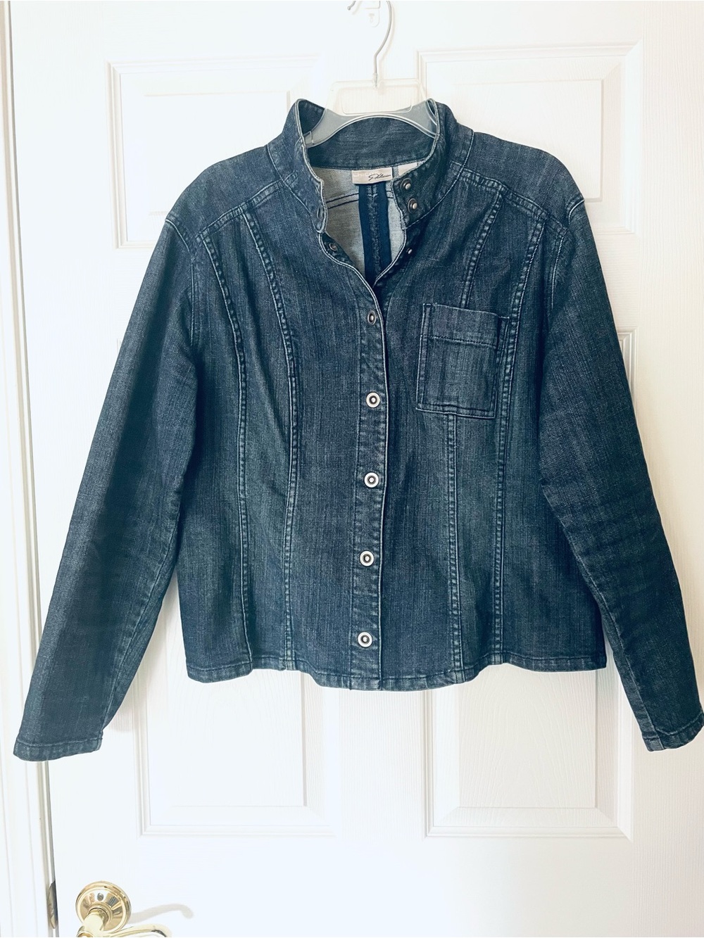 EUC Chico’s Platinum Stretch Denim Jacket Nehru Collar Tailored Modern Chic